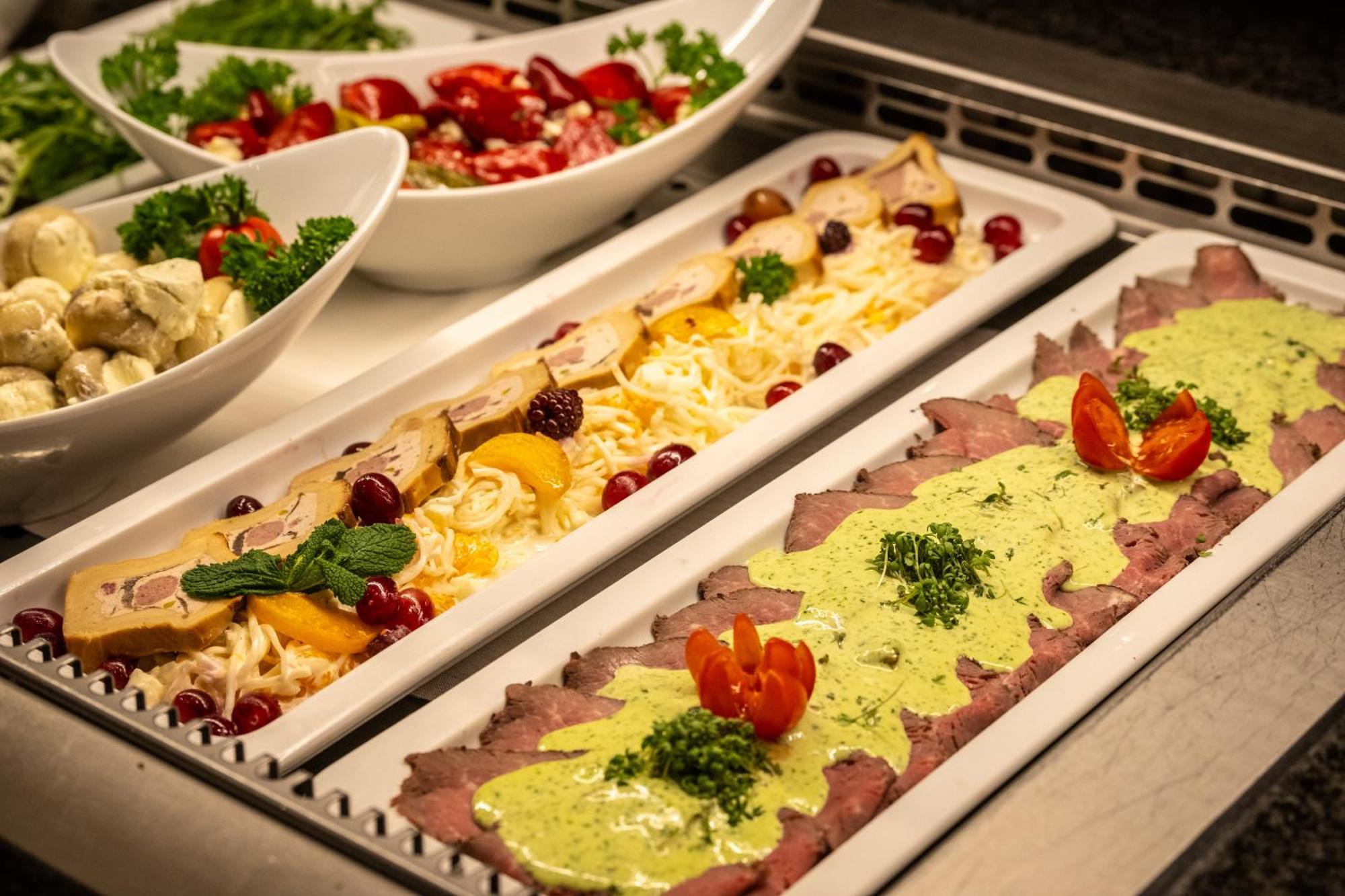 Hotel Gut Heckenhof & Golfresort An Der Sieg Gmbh & Co. Kg 4*
