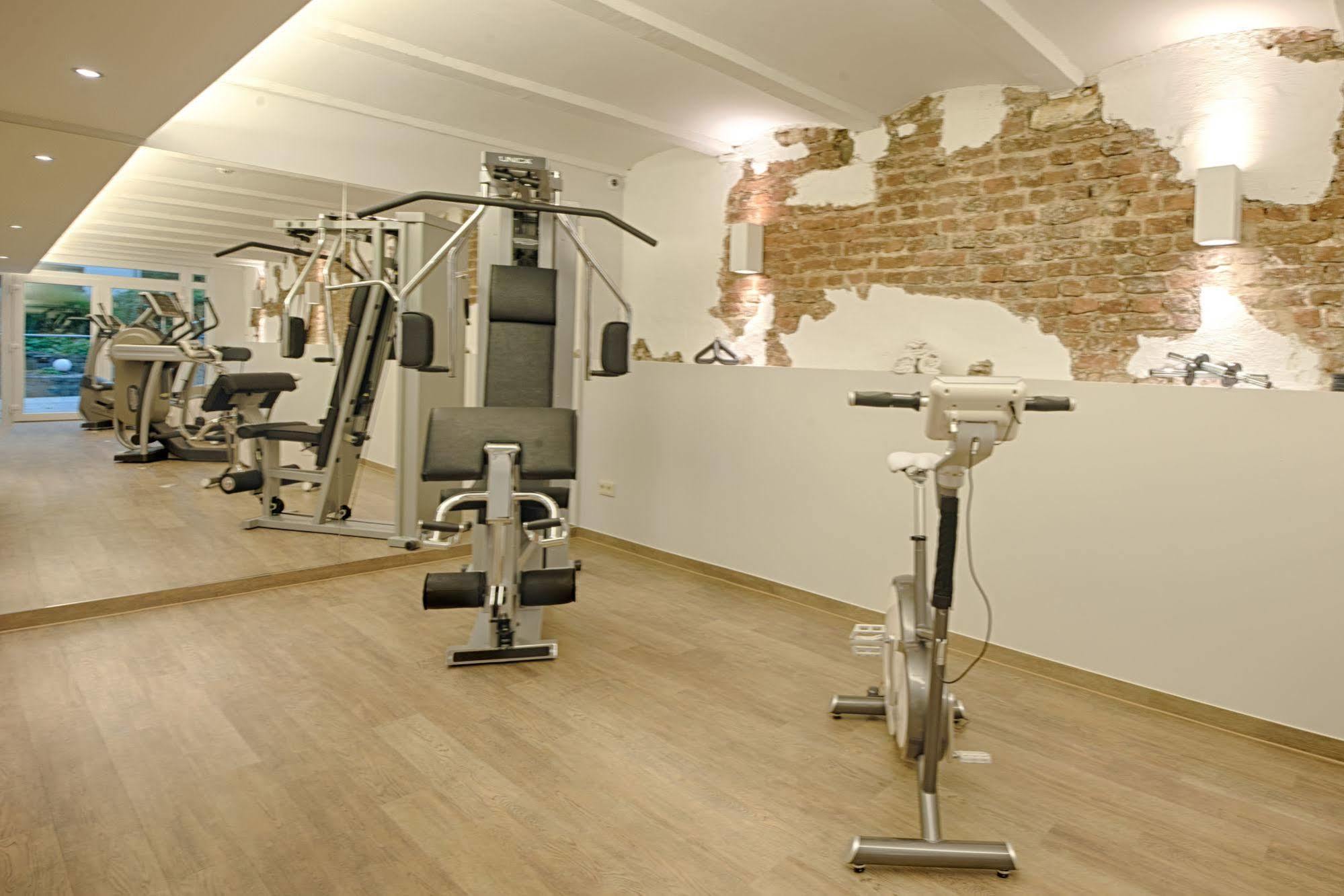 Gut Heckenhof & Golfresort An Der Sieg Gmbh & Co. Kg Eitorf